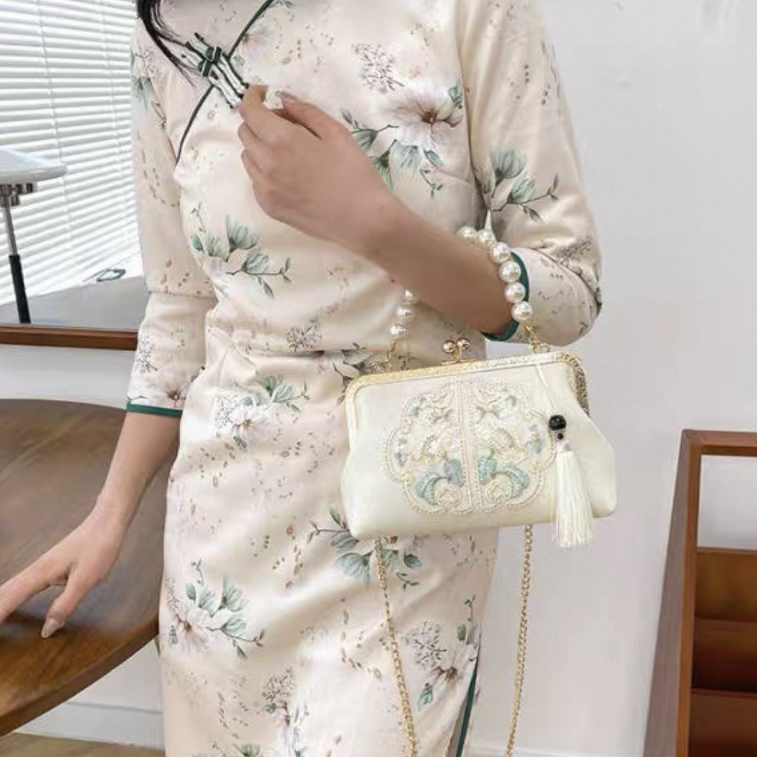 Floral Pearl Handle Embroidered Handbag thumbnail 4