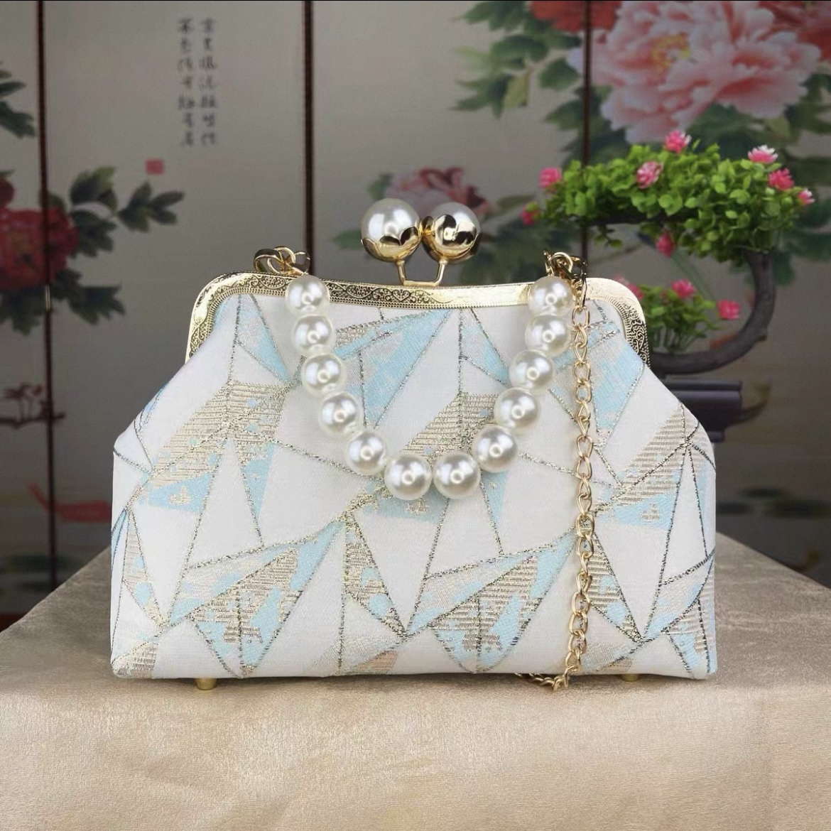 Geometric Embroidered Evening Clutch Bags thumbnail 4