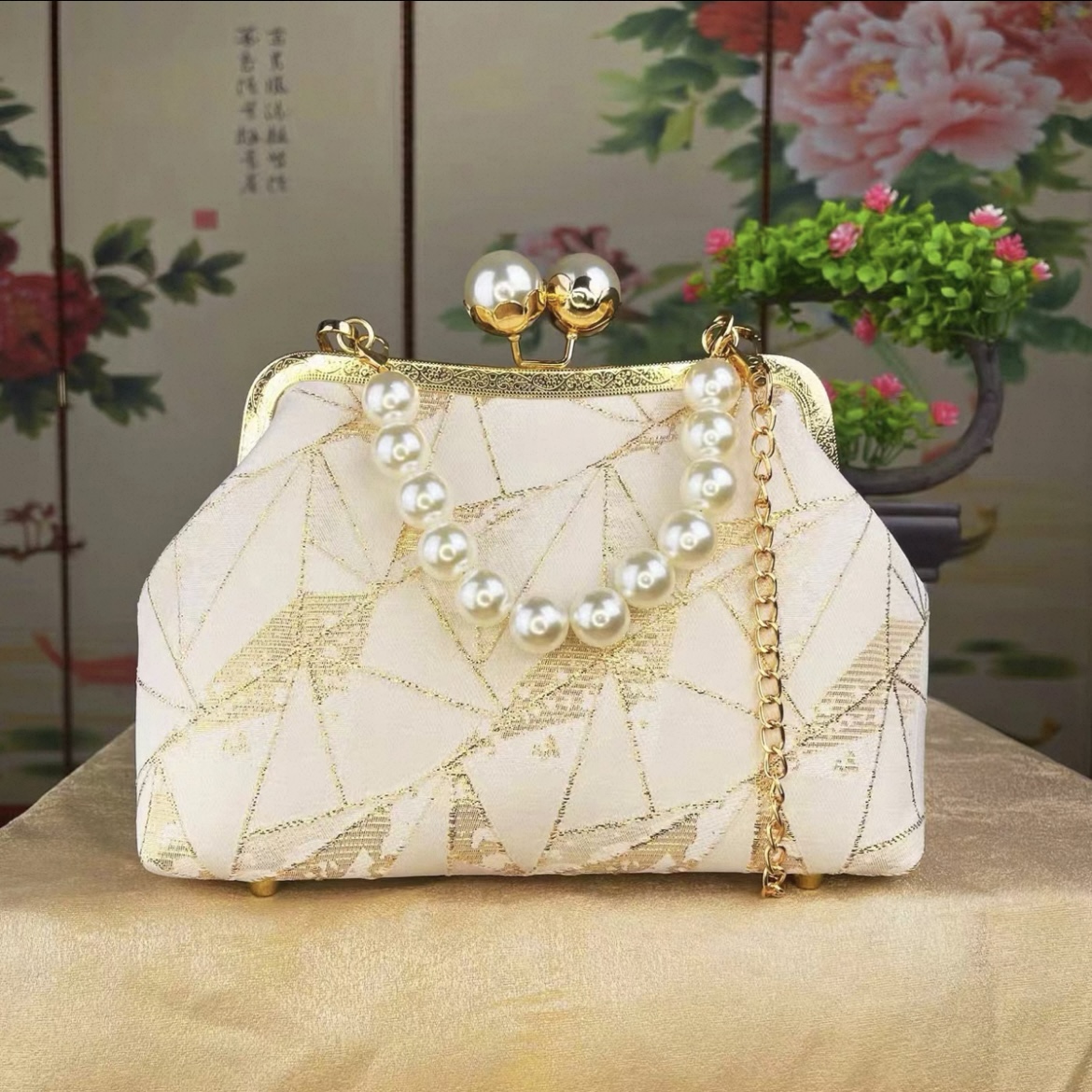 Geometric Embroidered Evening Clutch Bags thumbnail 5
